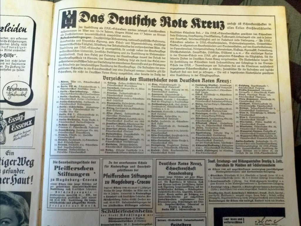 Frauen Warte Magazines (Set of 2) — image 5