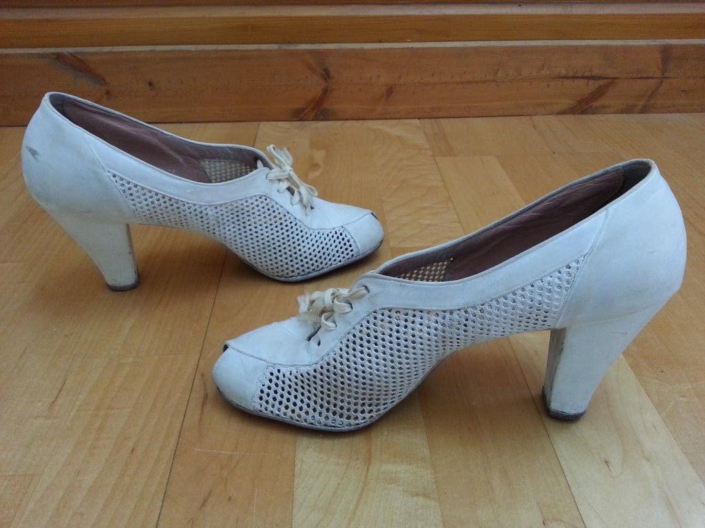 1940s White Peep Toe Heels(Size 8 1/2 aaa) — image 2