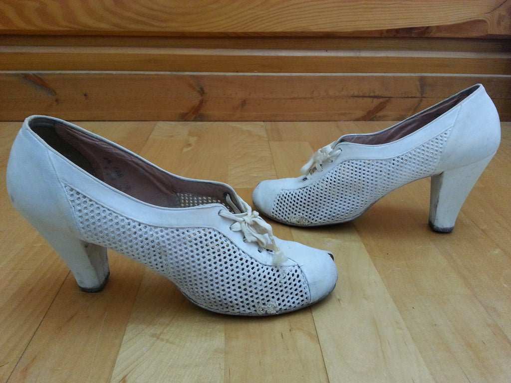1940s White Peep Toe Heels(Size 8 1/2 aaa) — image 3