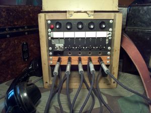 Klappenschrank zu 5 Ltg.