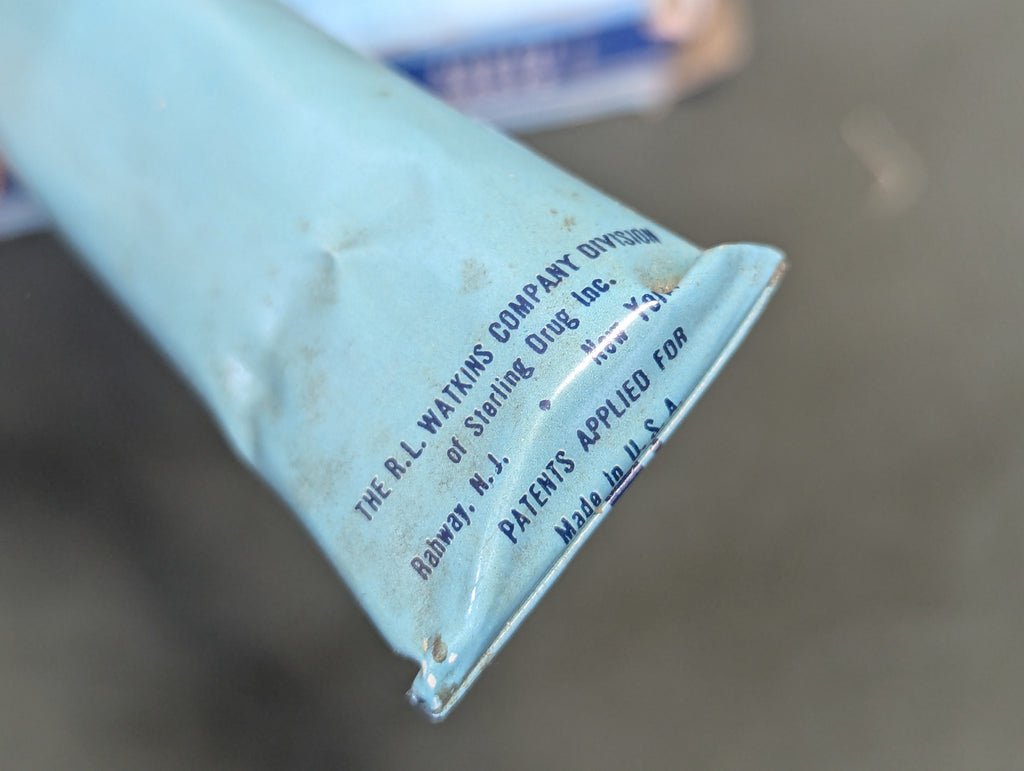 Lyons Toothpaste in Box (Full) — image 4