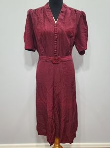 Dark Red Dress(B-48' W-40' H-47')