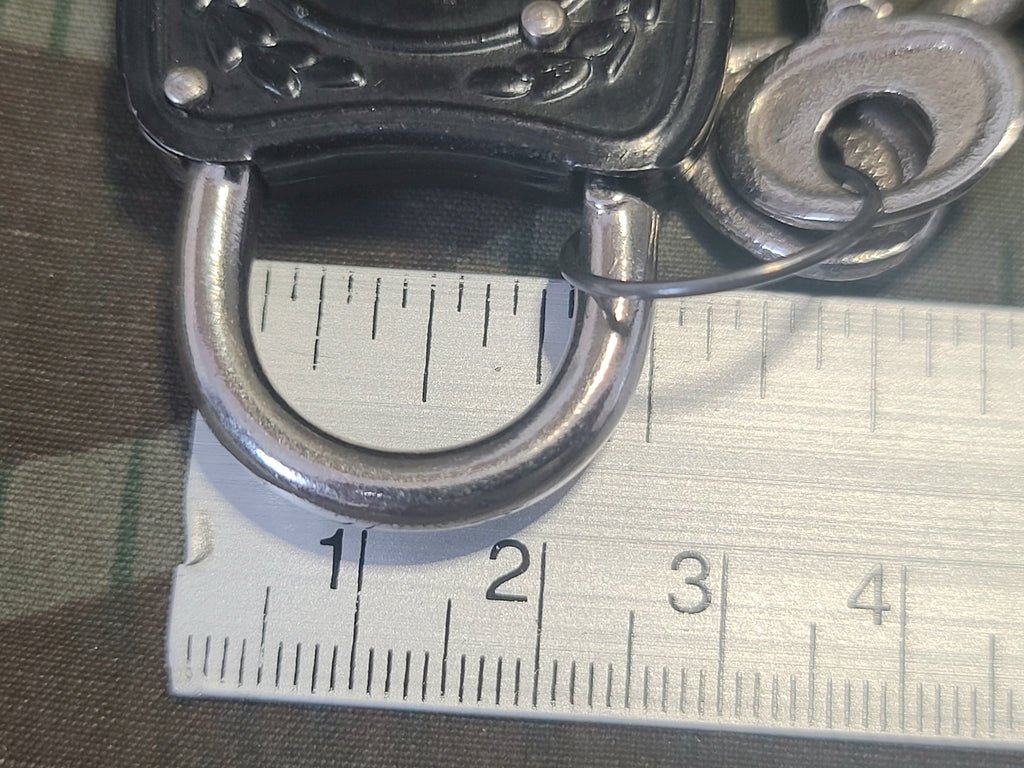 German Lock with 2 Keys Wreath Design — image 3