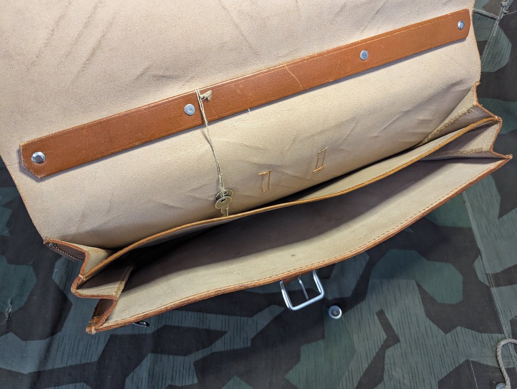 Exquisite Original German Leather Briefcase — image 12