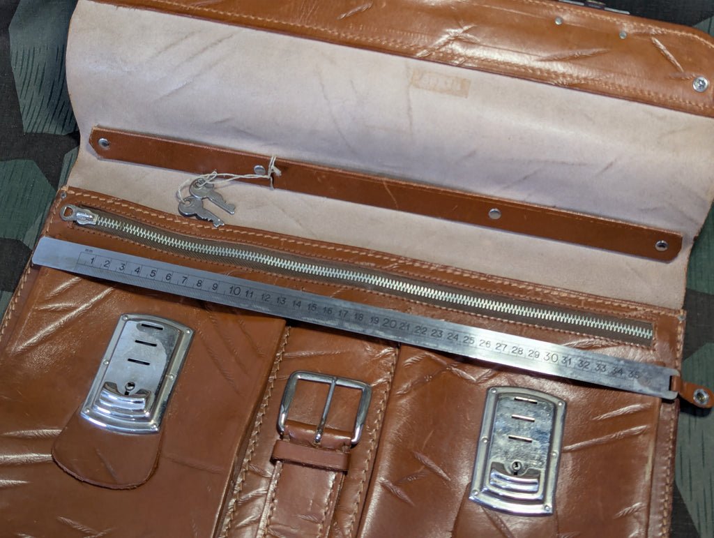 Exquisite Original German Leather Briefcase — image 9