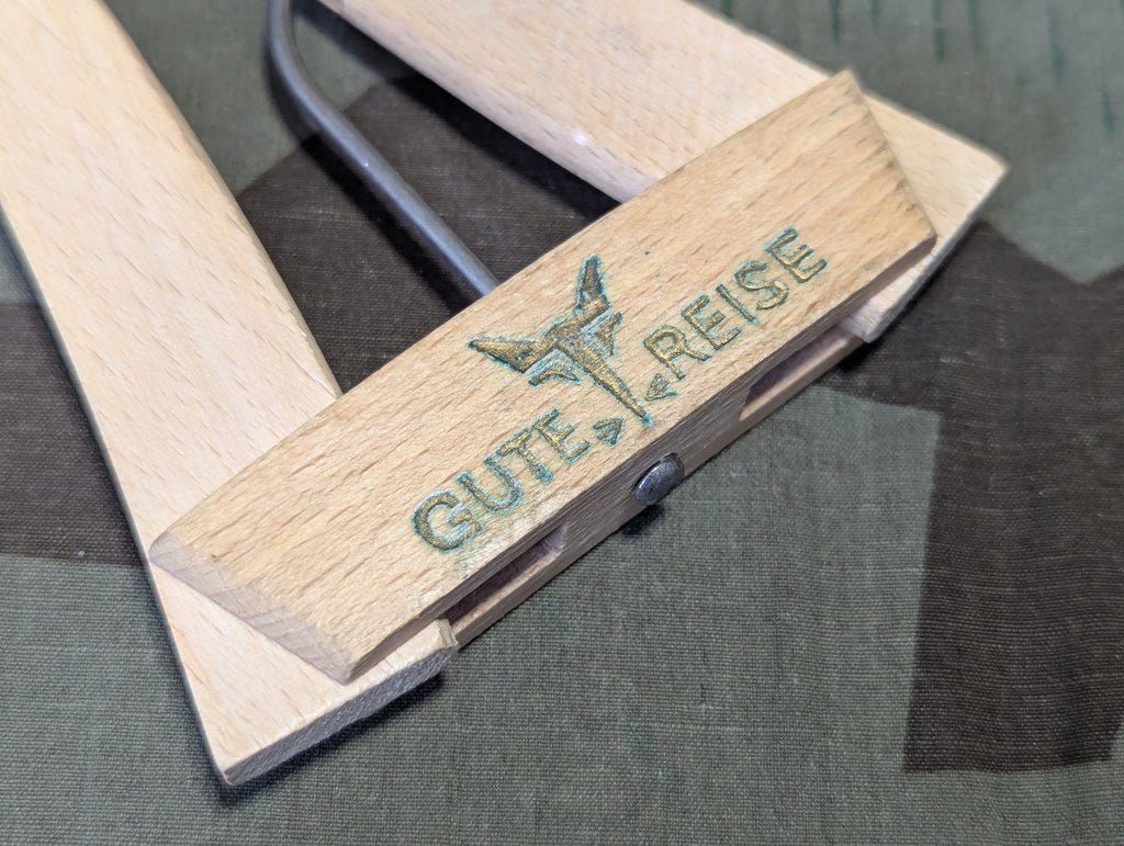 Gute Reise Folding German Hanger — image 3