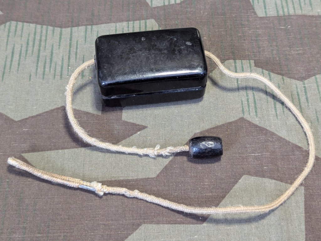 Sieger Bakelite Razor Blade Sharpener — image 2