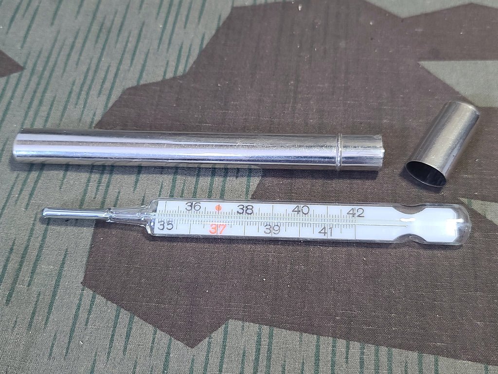 Verbandkasten with Contents — image 11