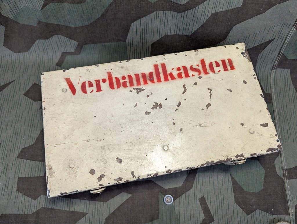 Verbandkasten with Contents — image 16