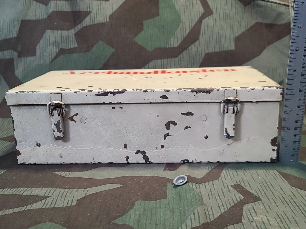 Verbandkasten with Contents — image 21