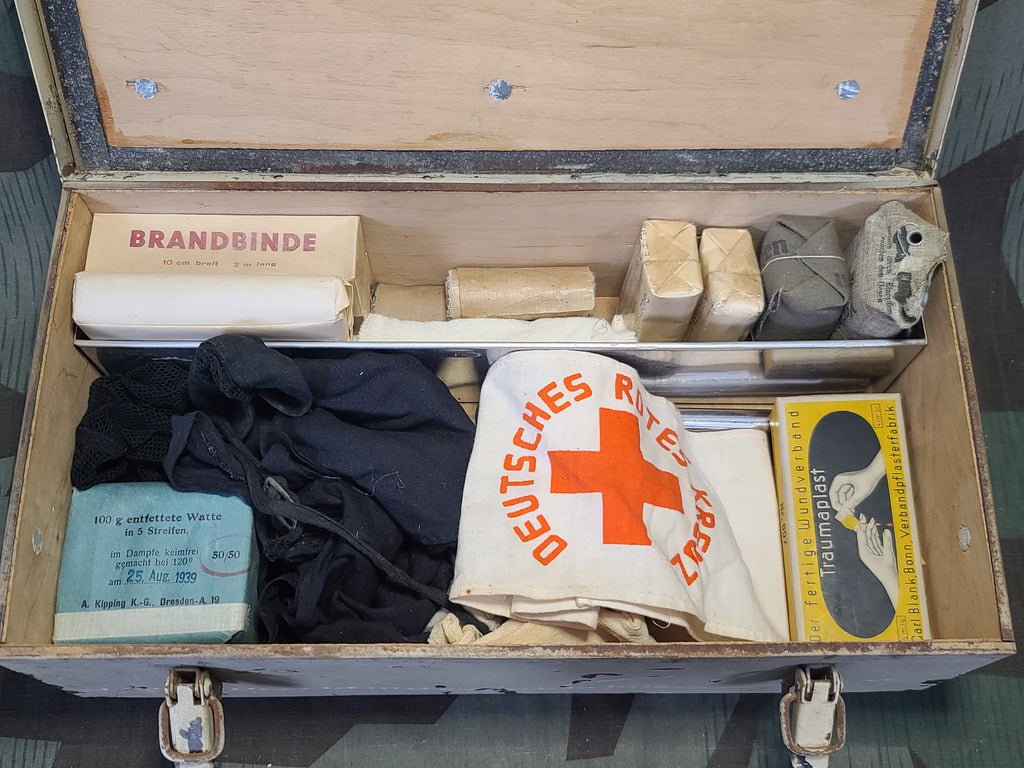Verbandkasten with Contents — image 22
