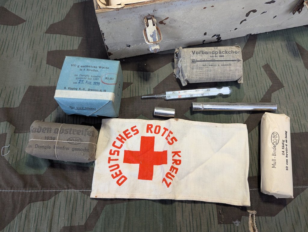 Verbandkasten with Contents — image 3