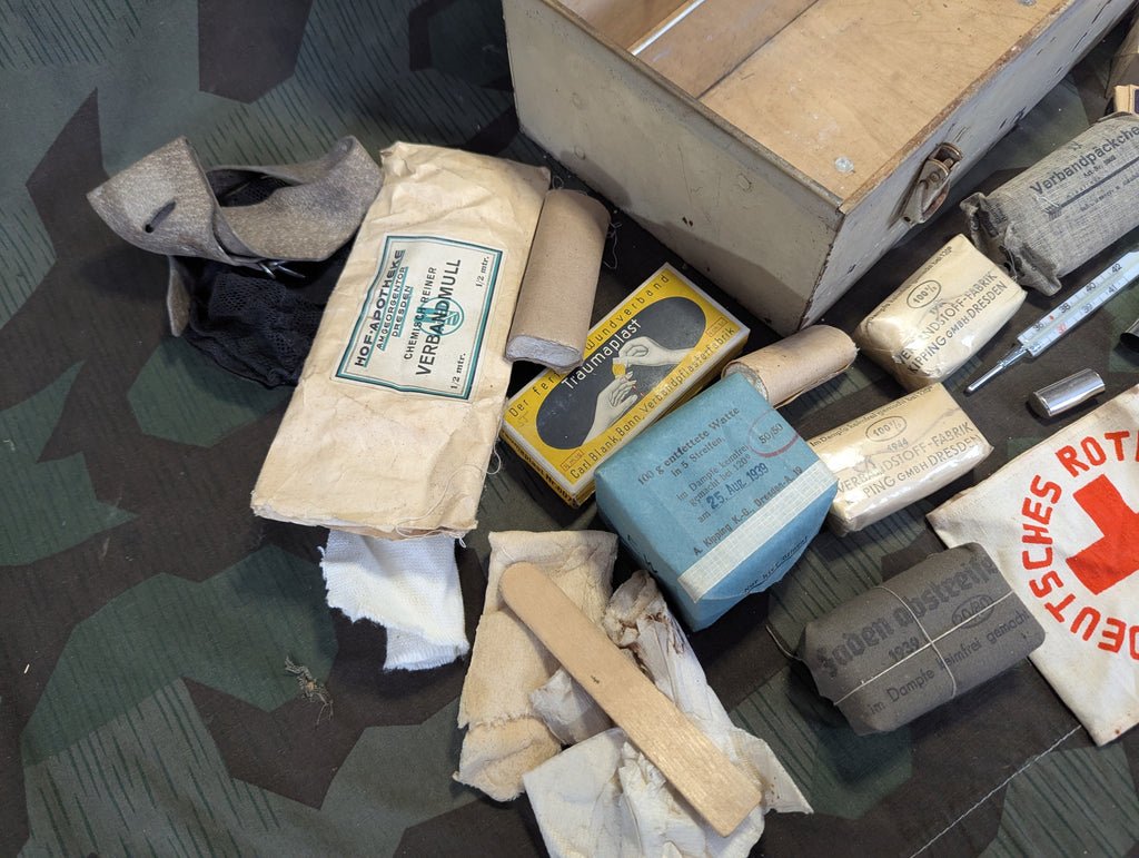 Verbandkasten with Contents — image 4