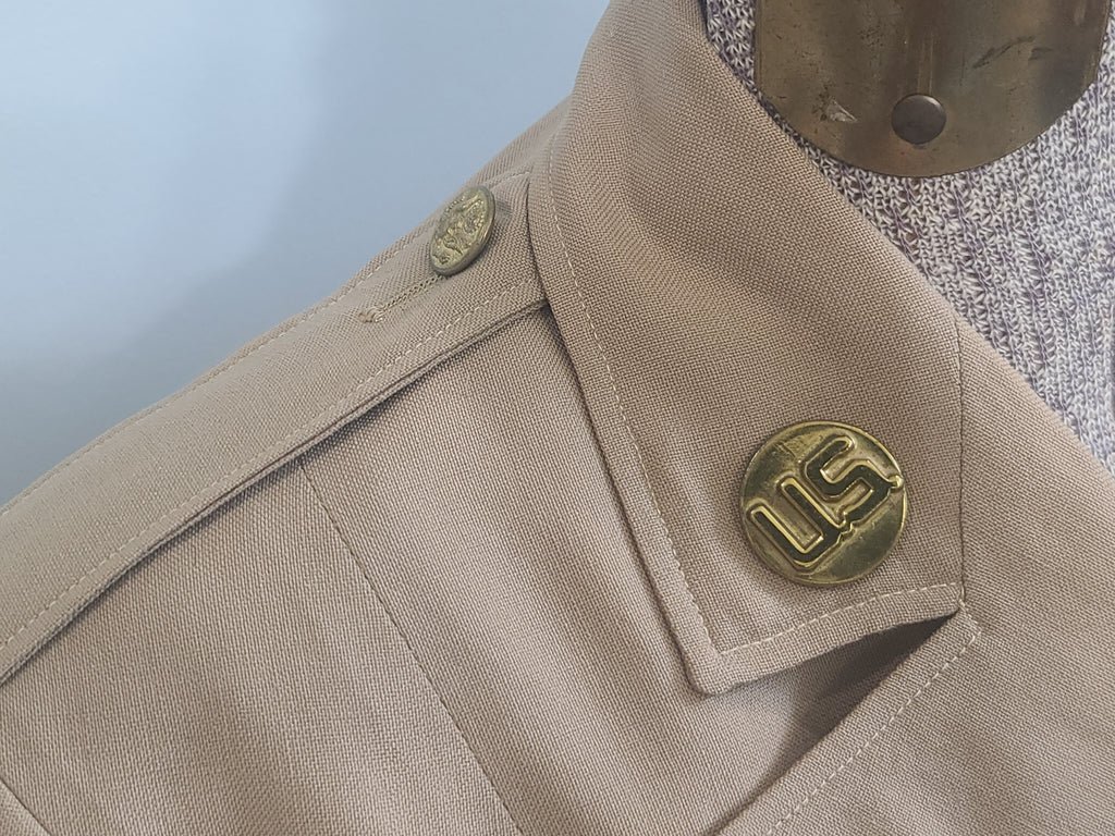 Khaki WAC Uniform: Jacket & Skirt & Medals(B-36' W-24' H-34') — image 11