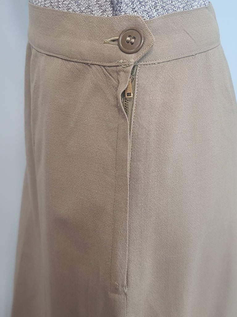 Khaki WAC Uniform: Jacket & Skirt & Medals(B-36' W-24' H-34') — image 22