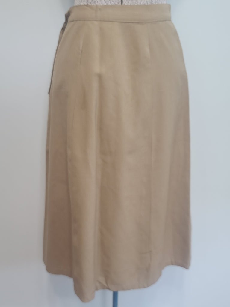 Khaki WAC Uniform: Jacket & Skirt & Medals(B-36' W-24' H-34') — image 23