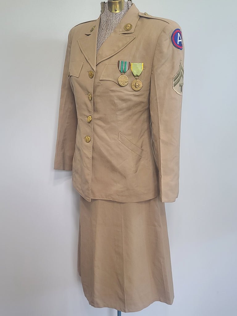 Khaki WAC Uniform: Jacket & Skirt & Medals(B-36' W-24' H-34') — image 3