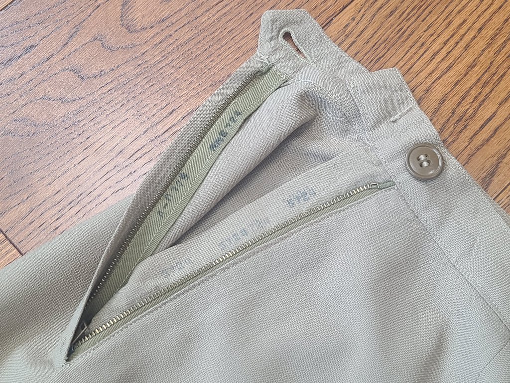 Khaki WAC Uniform: Jacket & Skirt & Medals(B-36' W-24' H-34') — image 32