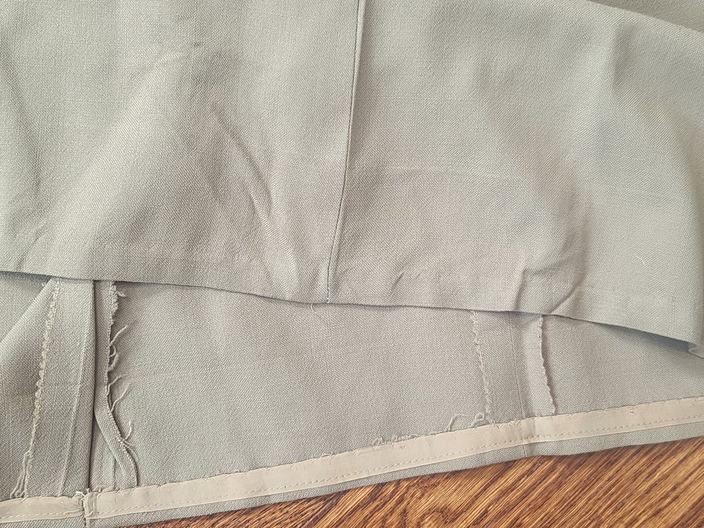 Khaki WAC Uniform: Jacket & Skirt & Medals(B-36' W-24' H-34') — image 38