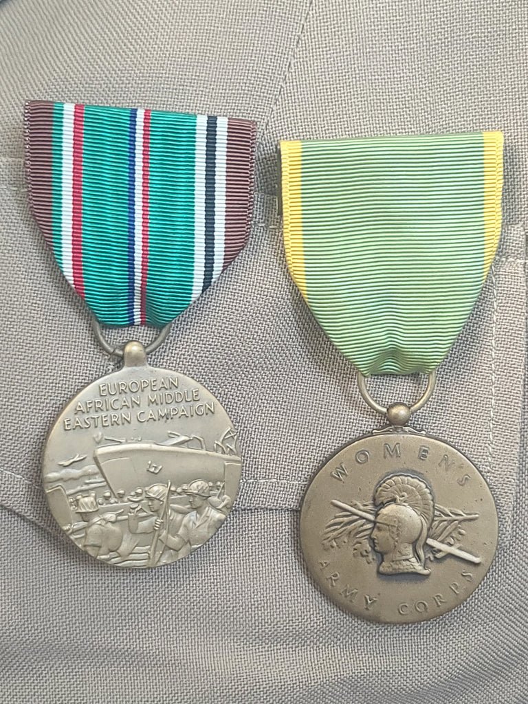 Khaki WAC Uniform: Jacket & Skirt & Medals(B-36' W-24' H-34') — image 7