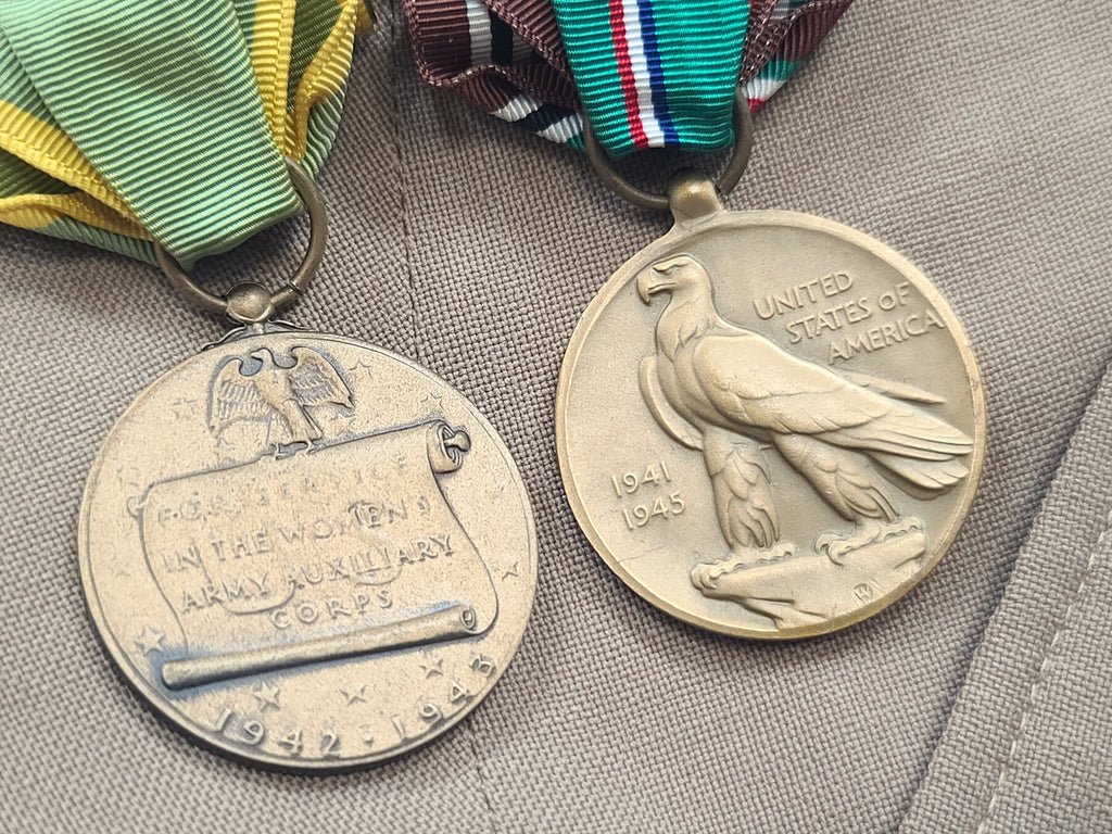 Khaki WAC Uniform: Jacket & Skirt & Medals(B-36' W-24' H-34') — image 8