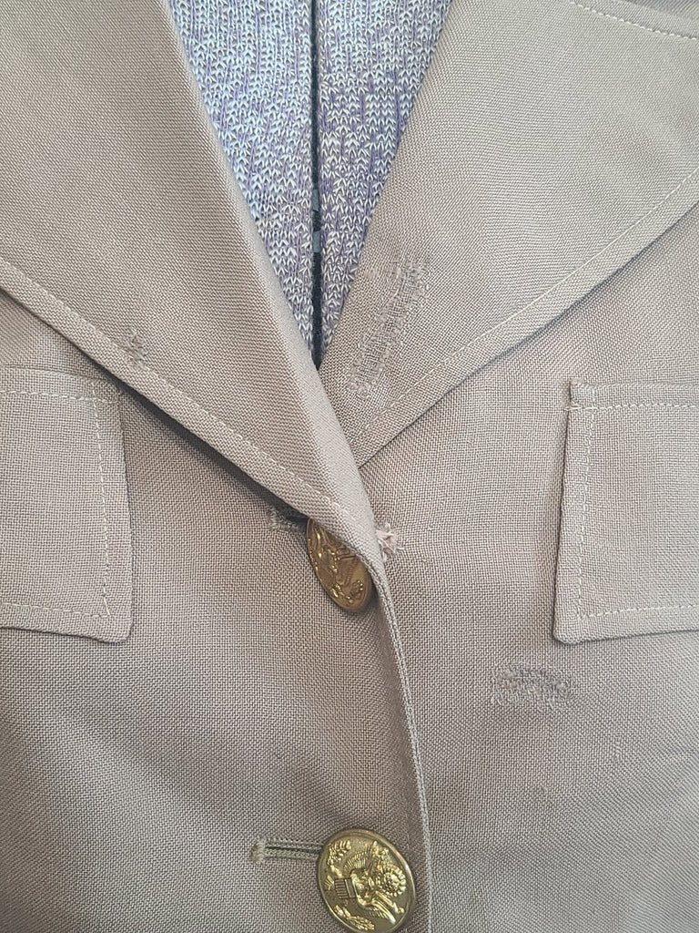 Khaki WAC Uniform: Jacket & Skirt & Medals(B-36' W-24' H-34') — image 9