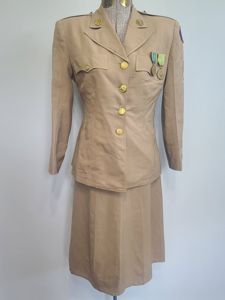 Khaki WAC Uniform: Jacket & Skirt & Medals(B-36' W-24' H-34')