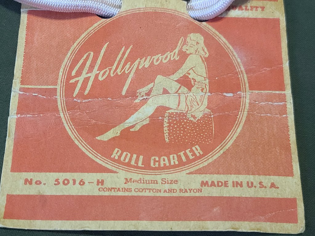 Roll Garter on Card — image 2