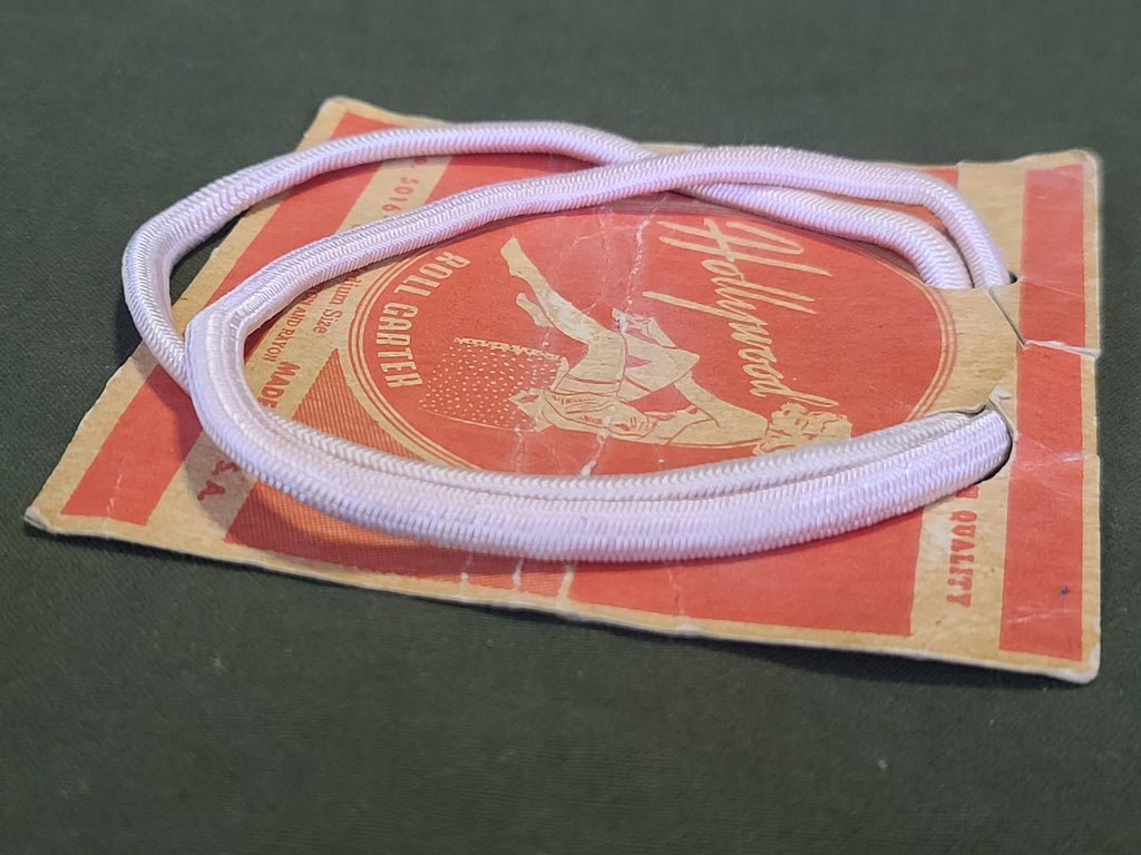 Roll Garter on Card — image 3