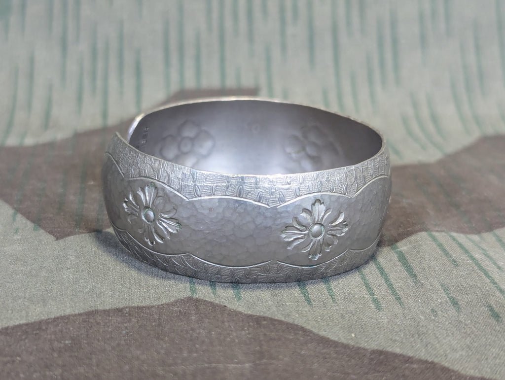 EM Handarbeit Neusilber Cuff Bracelet — image 8