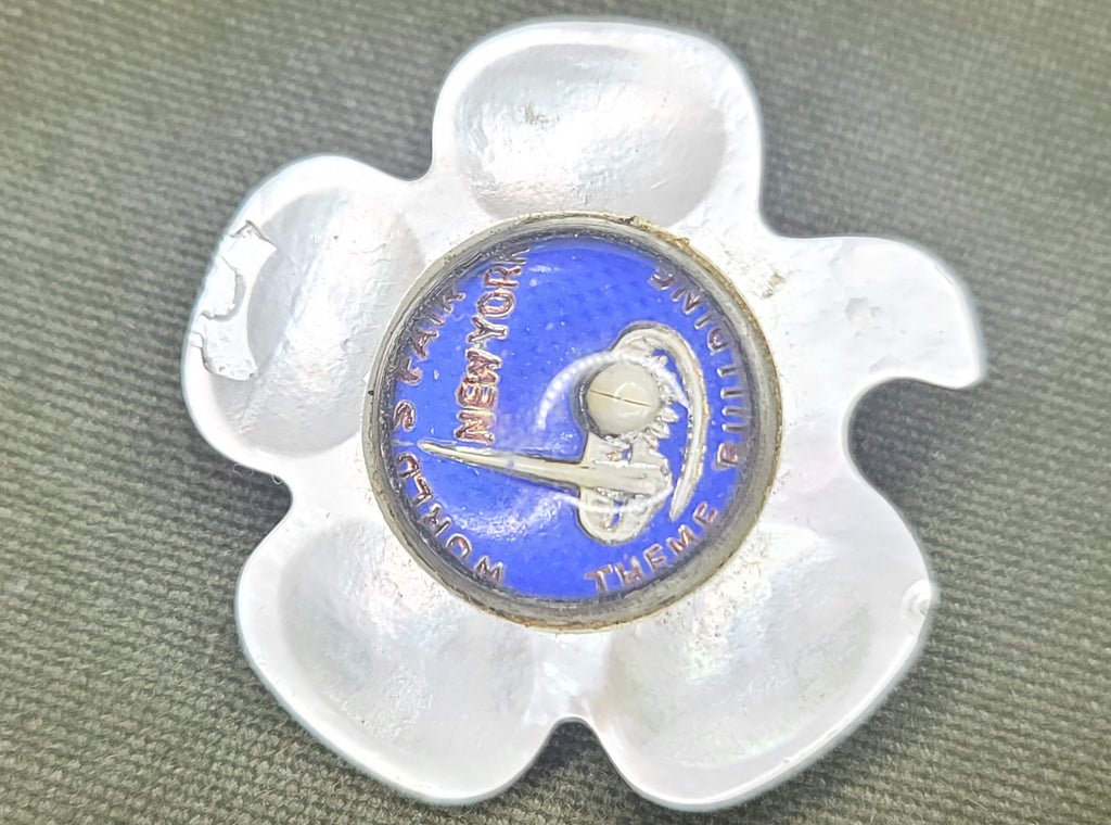 New York World's Fair 1939 Clover Pin — image 2