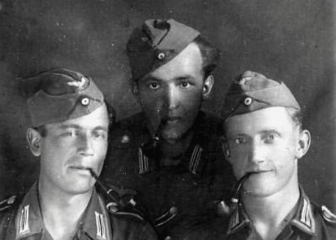 Bakelite Soldier's Pipe Deutsche Wertarbeit Repro — image 3