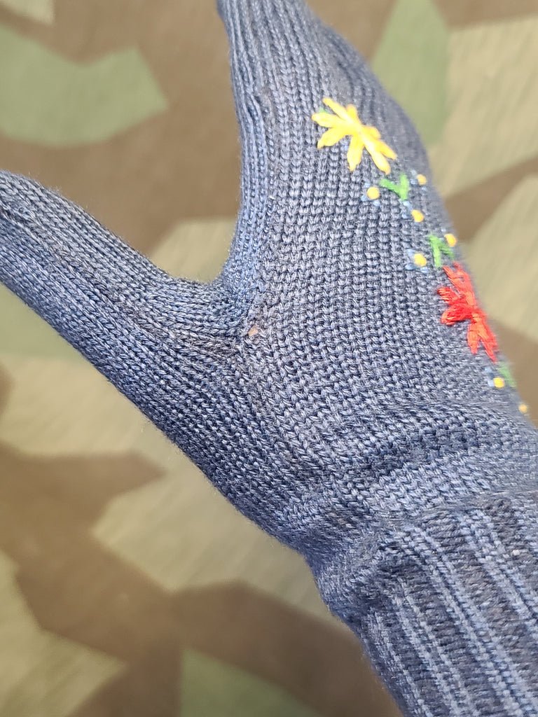 German Flower Winter Gloves — image 10