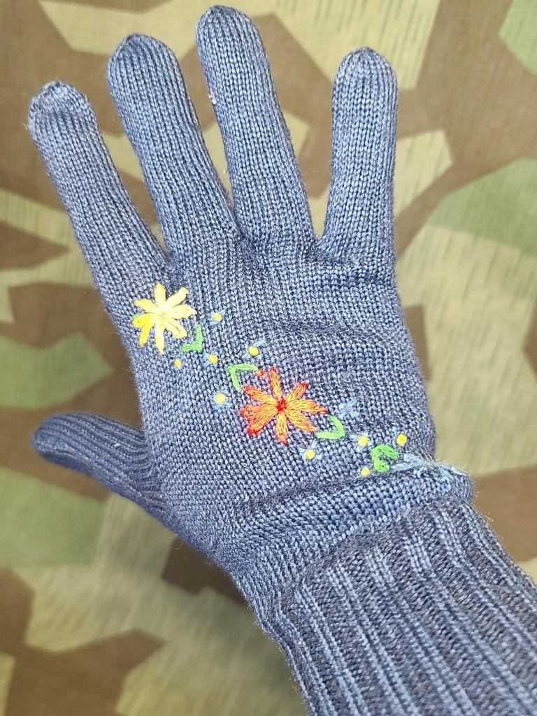 German Flower Winter Gloves — image 13