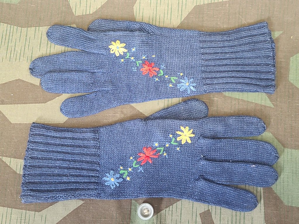 German Flower Winter Gloves — image 2