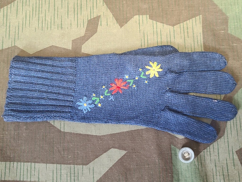 German Flower Winter Gloves — image 4