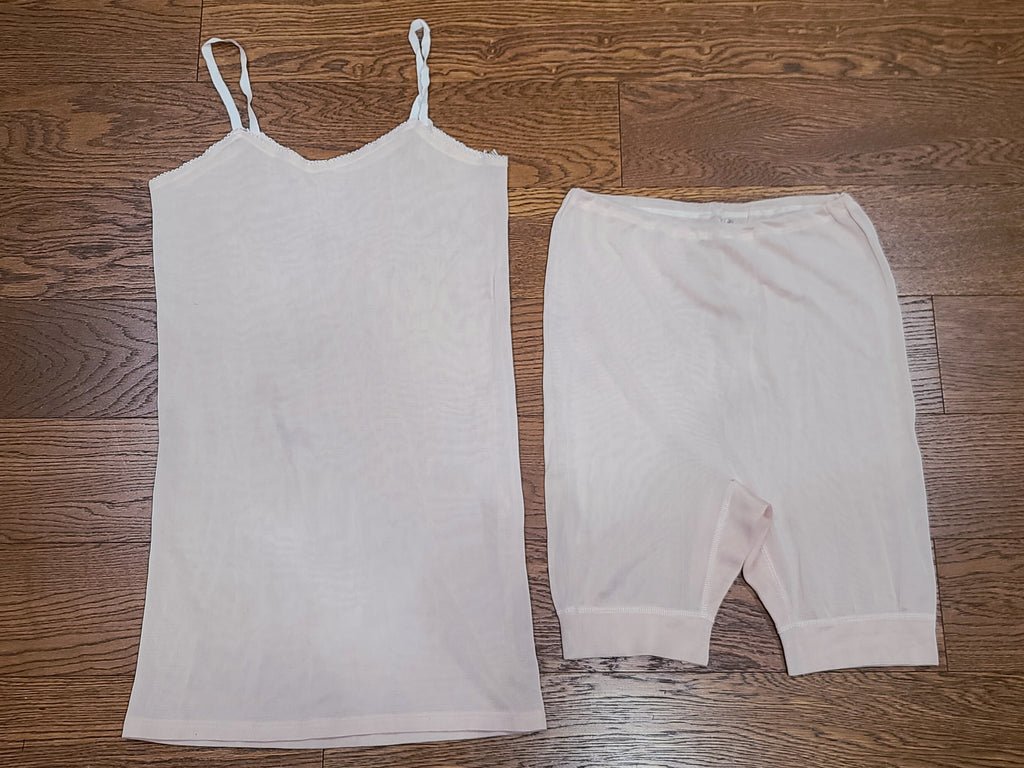 German Pink Lingerie Set: Top and Shorts (Small/Medium) — image 3