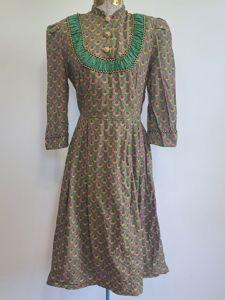 German Print Dirndl Dress(B-34' W-27.5' H-42')