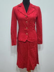 Red Skirt Suit(B-35' W-25.75' H-36')
