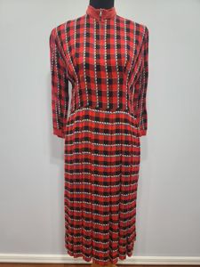German Red and Black Plaid Dress with Heart Designs(B-38' W-32' …