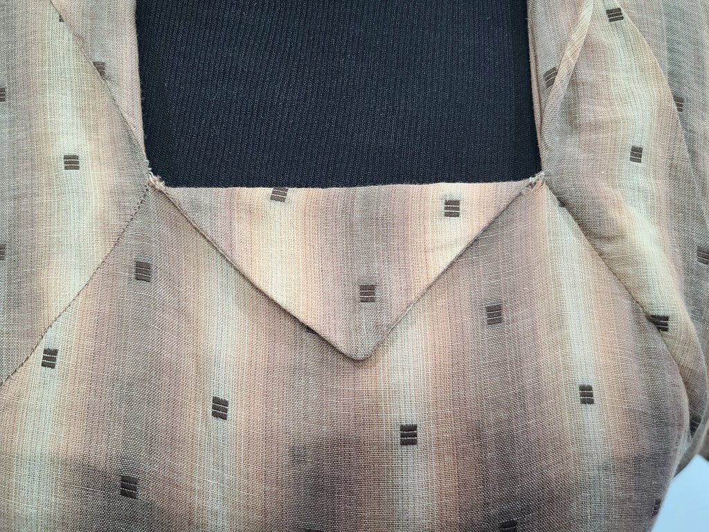 Brown Tan Stripe Dress(B-38' W-28' H-40') — image 6