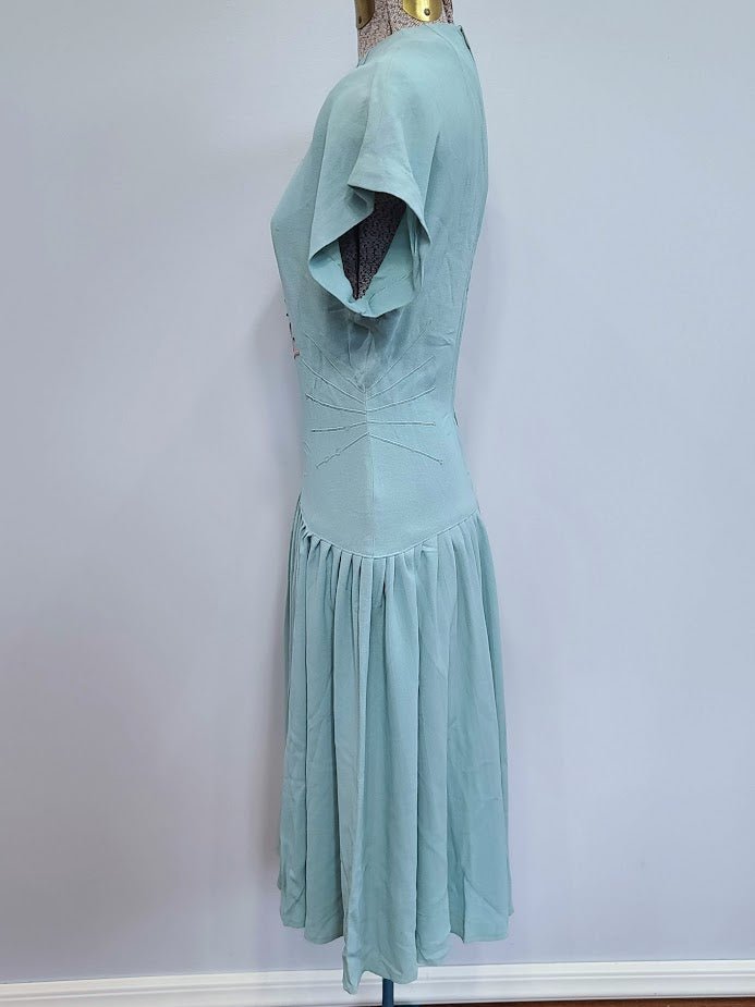Robin's Egg Blue Dress with Pink Fan Design(B-33' W-24' H-32') — image 3