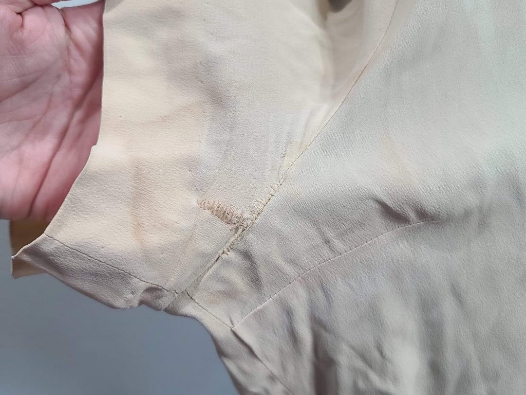 Blouse with Crown Embroidery and Skirt Set(B-41' W-28' H-41') — image 10