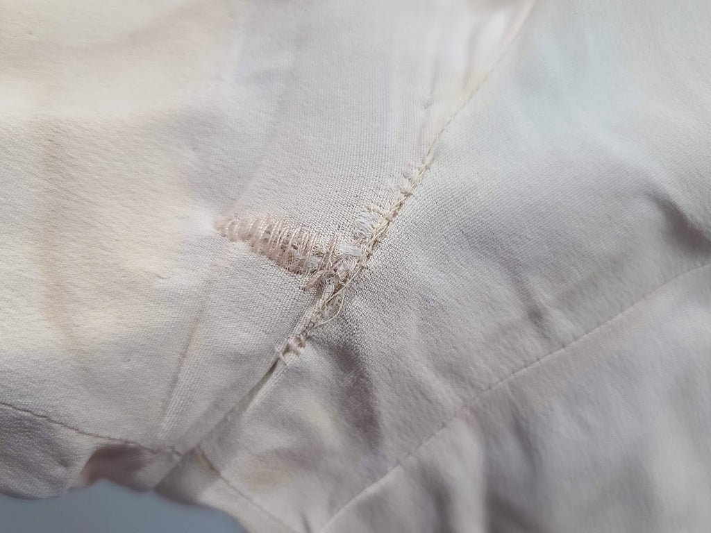 Blouse with Crown Embroidery and Skirt Set(B-41' W-28' H-41') — image 11