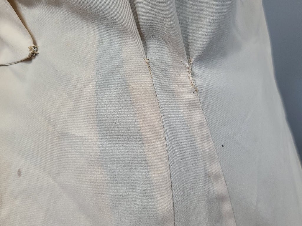 Blouse with Crown Embroidery and Skirt Set(B-41' W-28' H-41') — image 27