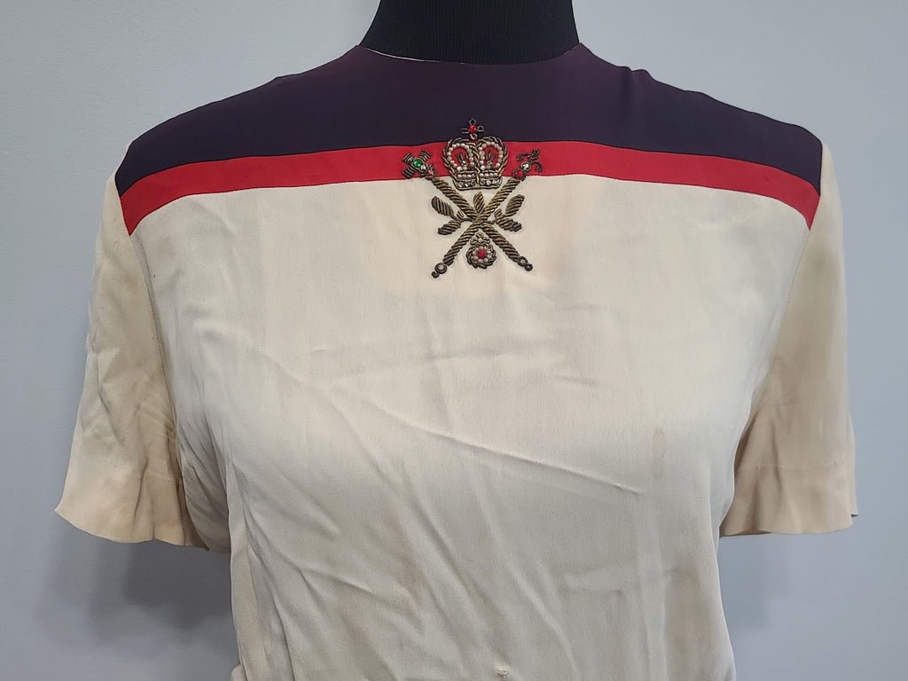 Blouse with Crown Embroidery and Skirt Set(B-41' W-28' H-41') — image 6