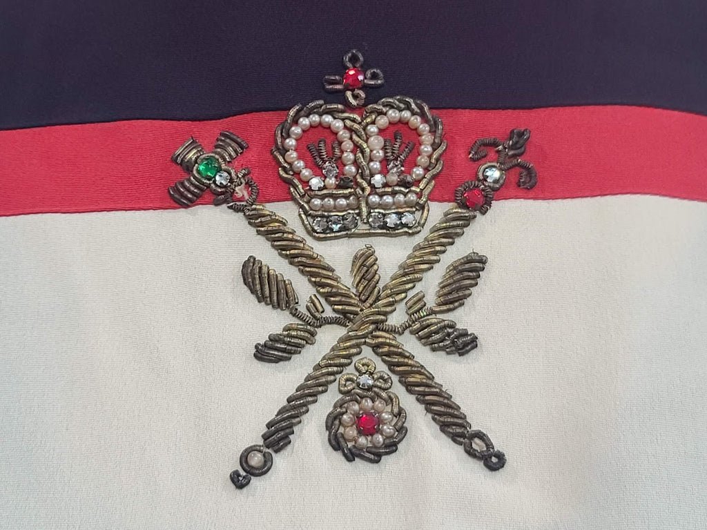 Blouse with Crown Embroidery and Skirt Set(B-41' W-28' H-41') — image 7