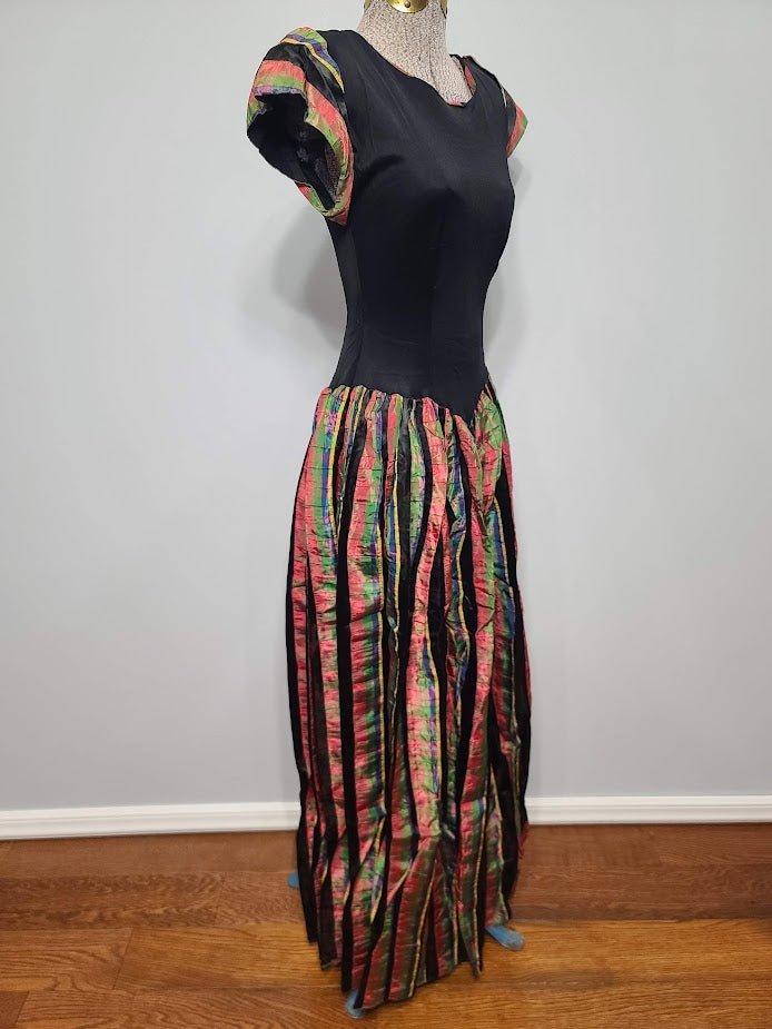 Gown with Colorful Skirt(B-30' W-22' H-full) — image 2