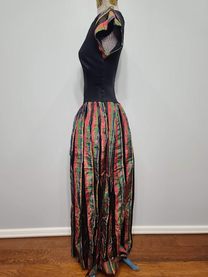 Gown with Colorful Skirt(B-30' W-22' H-full) — image 4