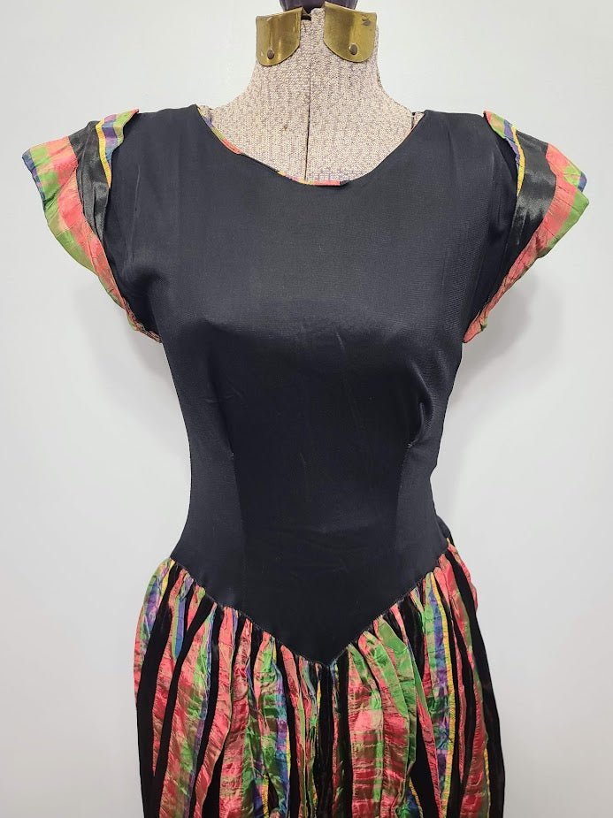 Gown with Colorful Skirt(B-30' W-22' H-full) — image 5